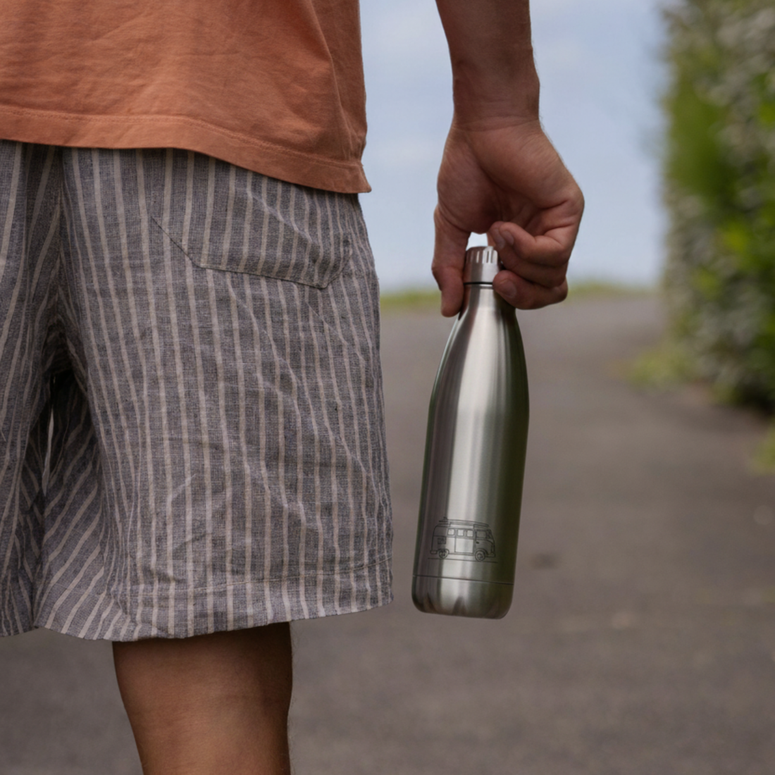 Mit der FLSK Trinkflasche über alle Berge: Wandern für Genießer:innen