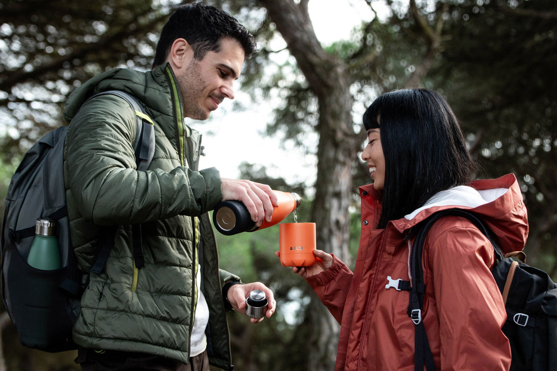 Geh raus – mit Deiner neuen Trinkflasche mit Becher